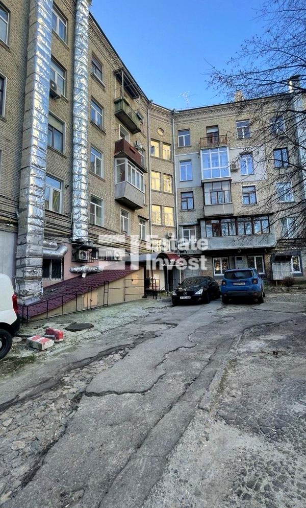 2-Room Apartment on Heroes of Kharkiv Avenue with Workplace and Storage