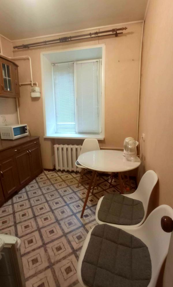 Two-room apartment near Robocha area with park nearby