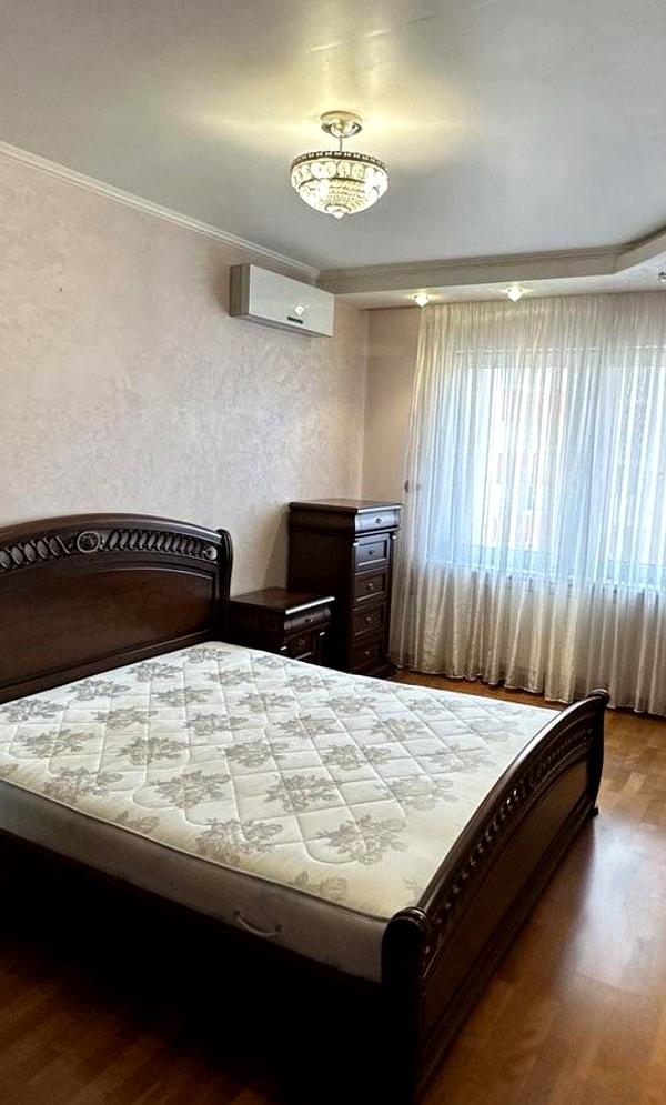 Spacious 2-Bedroom Apartment Near Poznyaky Metro with Modern Amenities