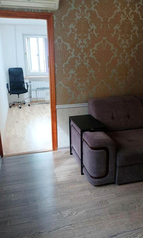 3-Room Apartment on Nezalezhnosti Street with Full Renovation