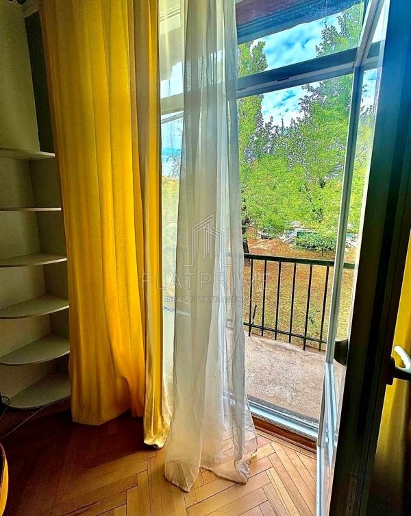 Two-Room Apartment in Stalin-Era Building near Shuljavska Metro