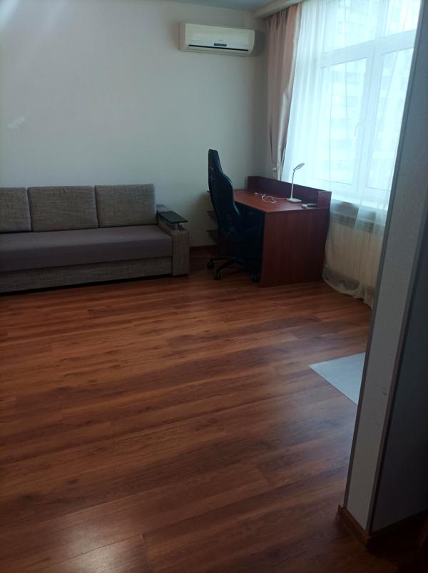 Spacious 3-Room Apartment in Green Island Complex, Kyiv