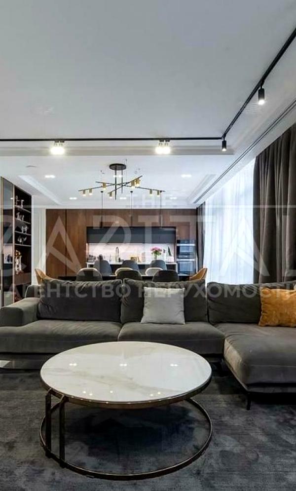 Luxurious 5-Room Designer Apartment in Novopecherski Lipki Residential Complex