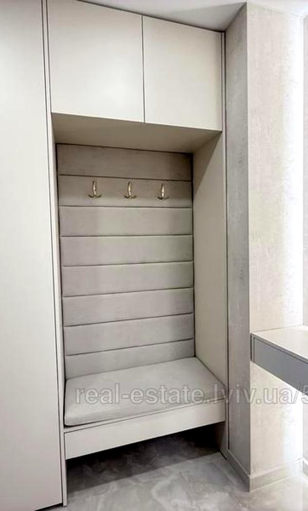 Designer Renovated Apartment in Avalon Yard Complex with Modern Amenities