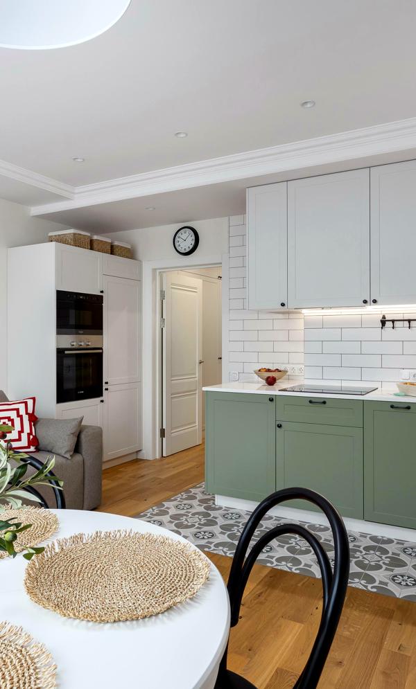 Spacious One-Bedroom Apartment with Designer Renovation in Elite Residential Complex