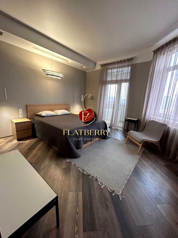 3-Bedroom Apartment in Historic Kyiv Center, Shevchenkovsky District