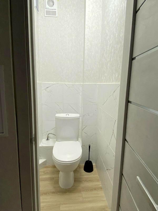 1-Bedroom Apartment near Heroiv Dnipra Metro with Modern Renovation