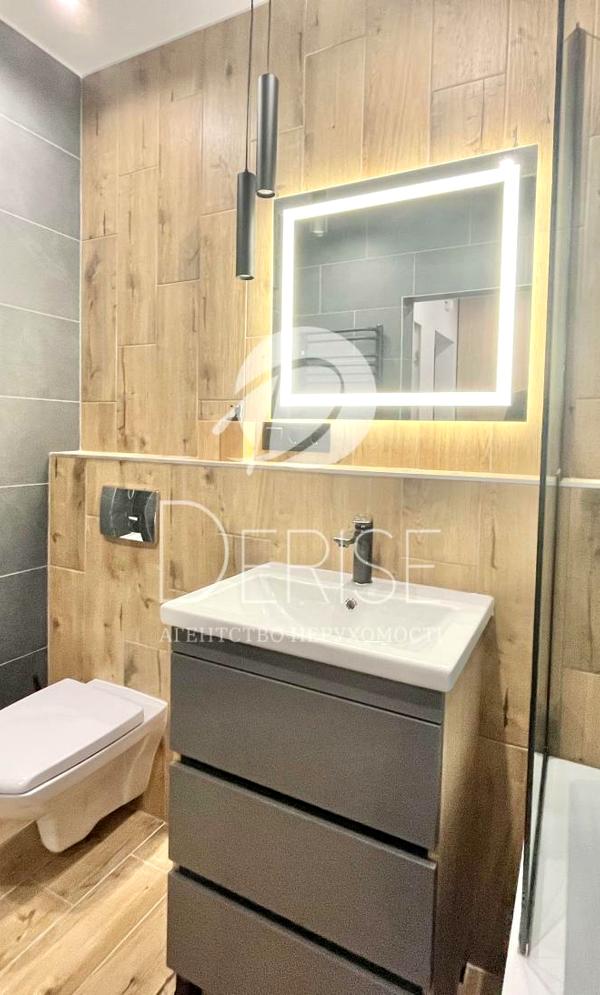 Modern 2-Room Studio Apartment near Beresteiska Metro with Balcony