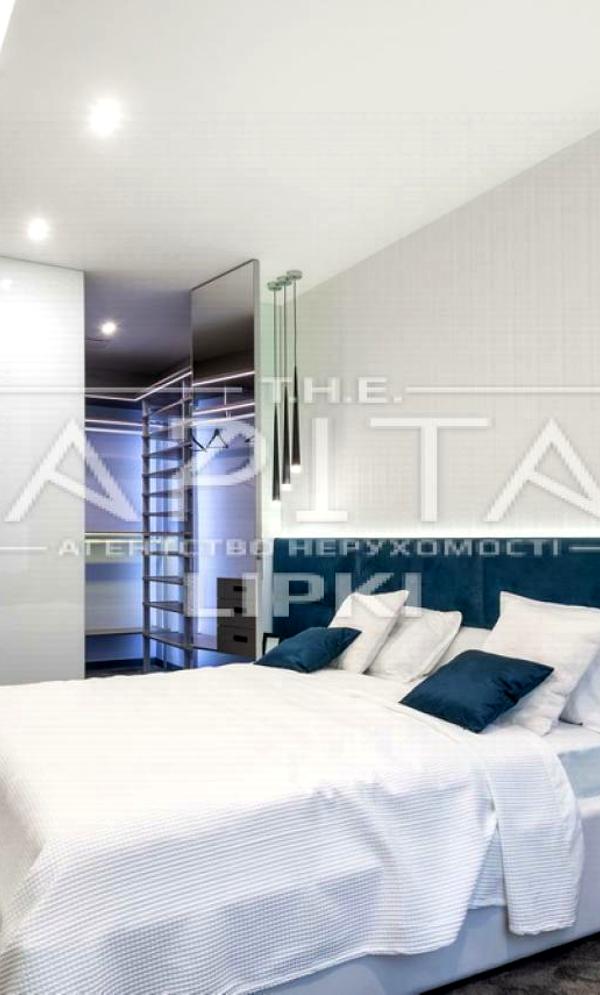 Modern 3-Room Apartment with Unique Designer Interior