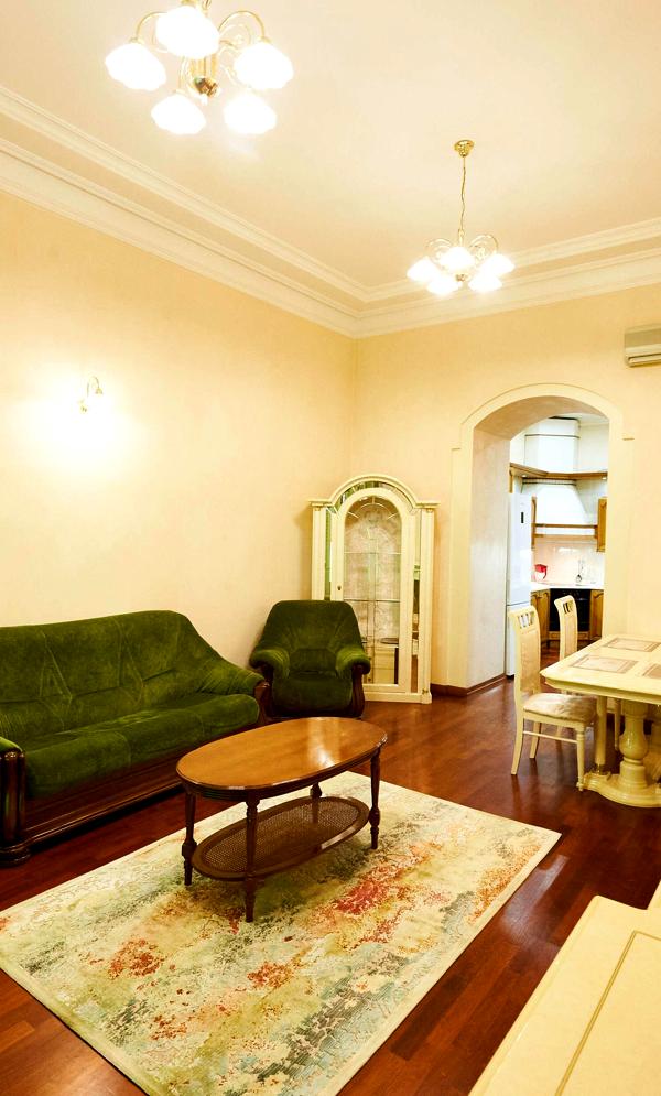 Spacious 4-bedroom apartment in Passage Gallery near Khreshchatyk Metro