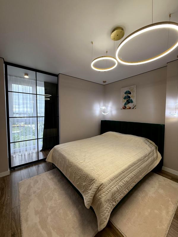Spacious 2-Bedroom Apartment with Designer Renovation in Rudnenska Street