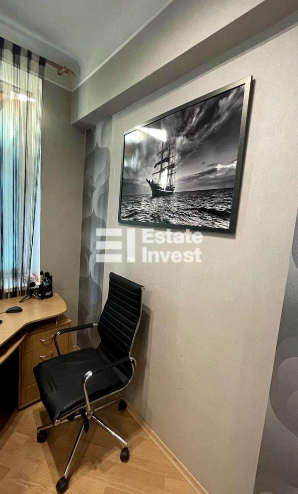 2-Room Apartment on Heroes of Kharkiv Avenue with Workplace and Storage