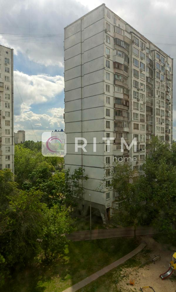 1-комнатная квартира рядом со станциями метро Черниговская и Дарница