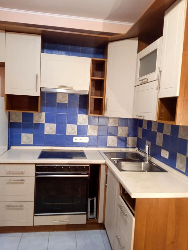 Cozy 2-Room Apartment near Berestetska Metro with Modern Amenities