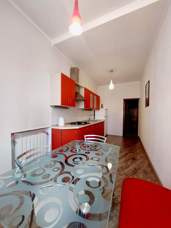 2-Room Apartment in Kyiv City Center, Near Maidan Nezalezhnosti Metro