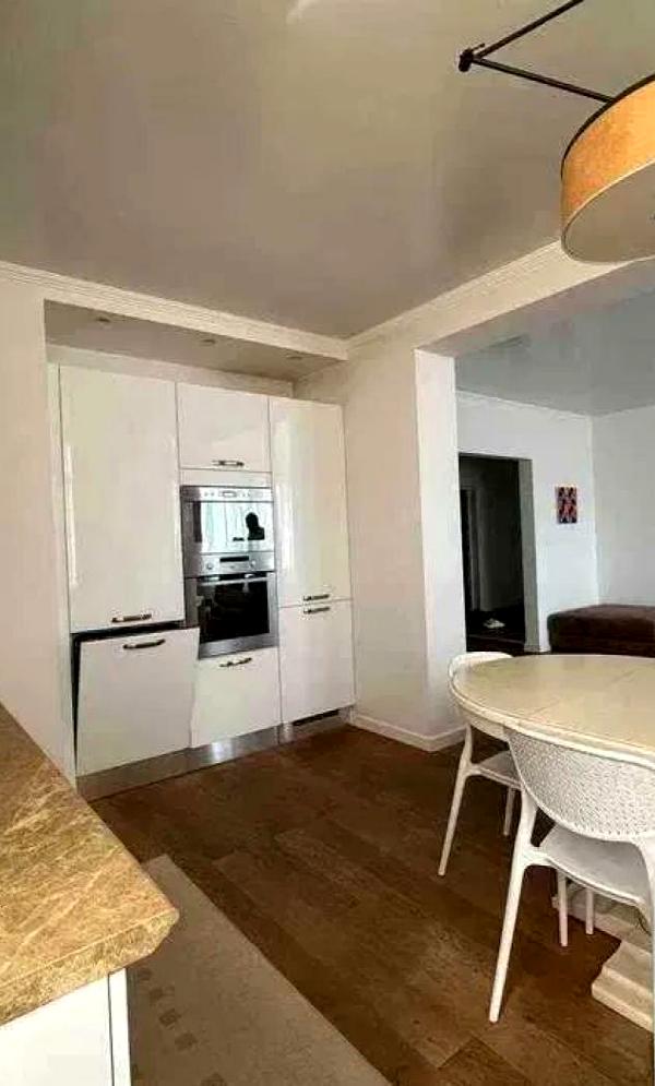 Spacious 2-Room Apartment with Euro Renovation on Vasyl Lypkivskyi Street