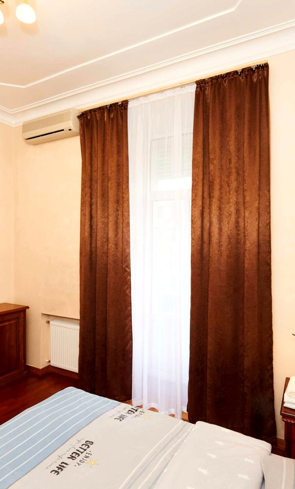 Spacious 4-bedroom apartment in Passage Gallery near Khreshchatyk Metro