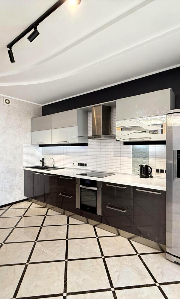 Exclusive 3-bedroom apartment with panoramic view in Obolon, Kyiv