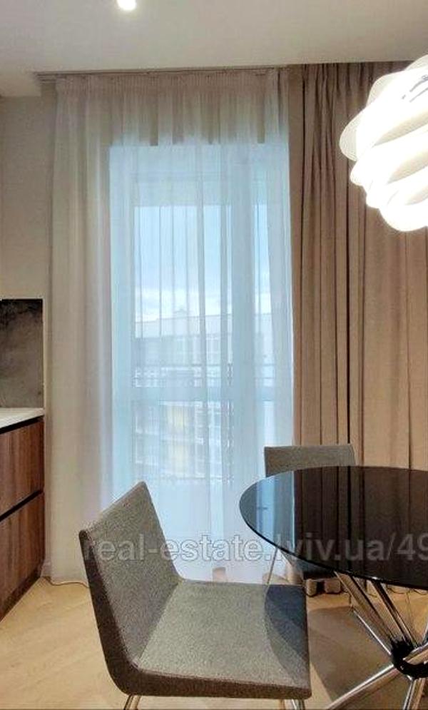 Ergonomic Apartment with Designer Renovation and Full Amenities