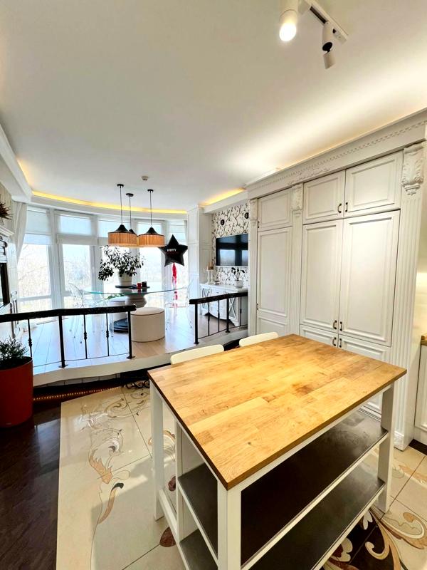 Designer Apartment Near Natalka Park with Premium Amenities