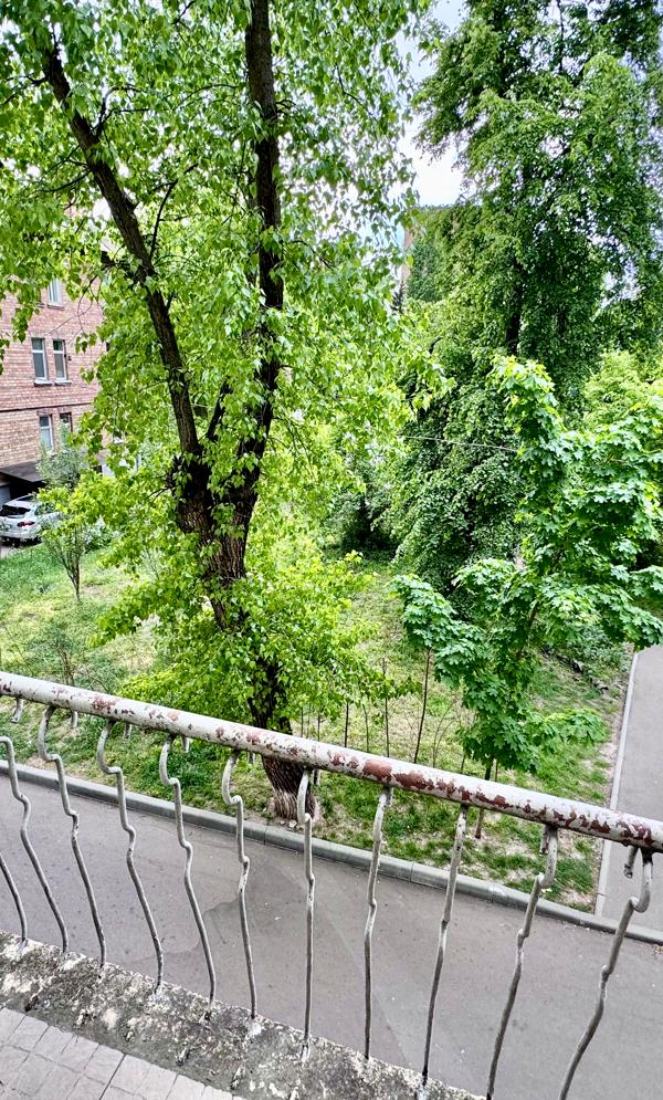 Spacious 4-Room Apartment near Botanical Garden with Jacuzzi