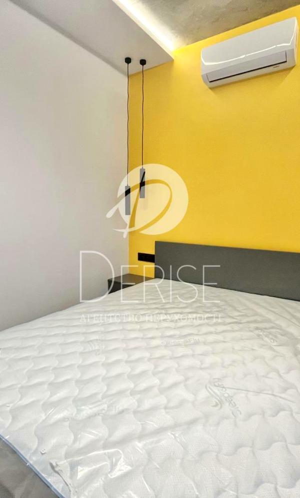 Modern 2-Room Studio Apartment near Beresteiska Metro with Balcony