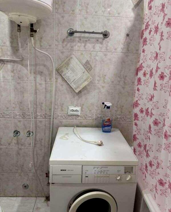 1-Room Apartment with Balcony near Palats Ukrainy Metro