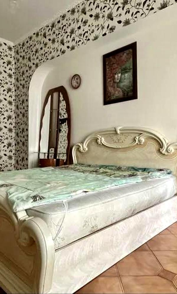 3-Room Apartment in Vorontsovsky Lane with Parking and Pet-Friendly Policy