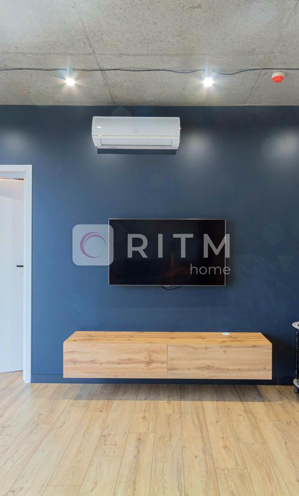 2-Bedroom Loft-Style Apartment near Olympic Metro Station