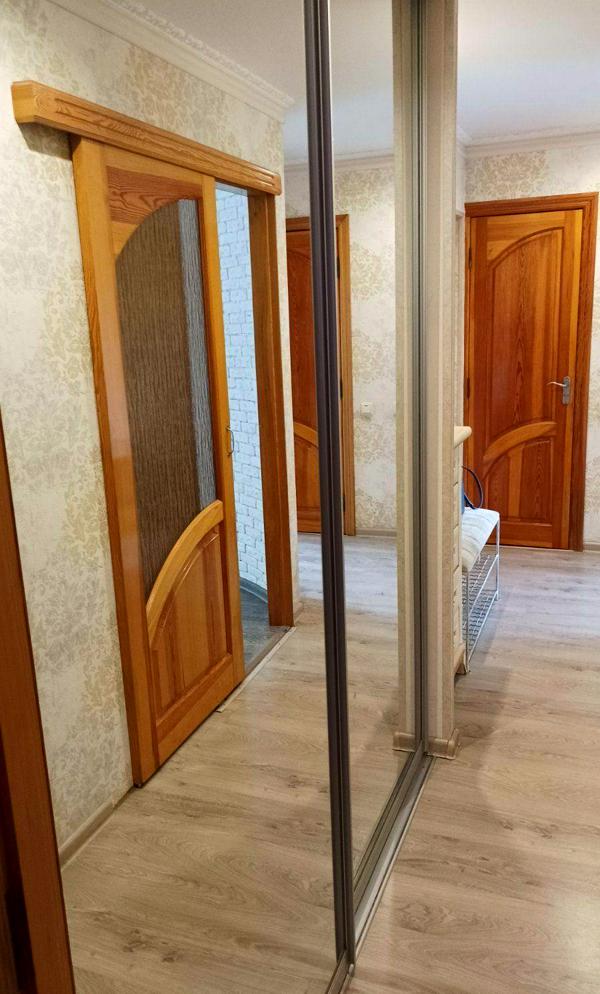 3-Room Apartment on Nezalezhnosti Street with Full Renovation