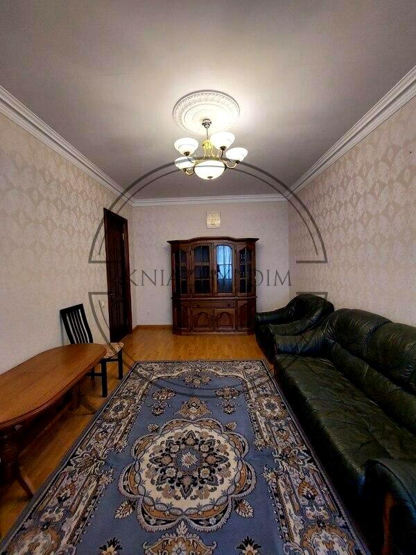 3-Room Separate Apartment on Pymonenko Street, Well-Renovated