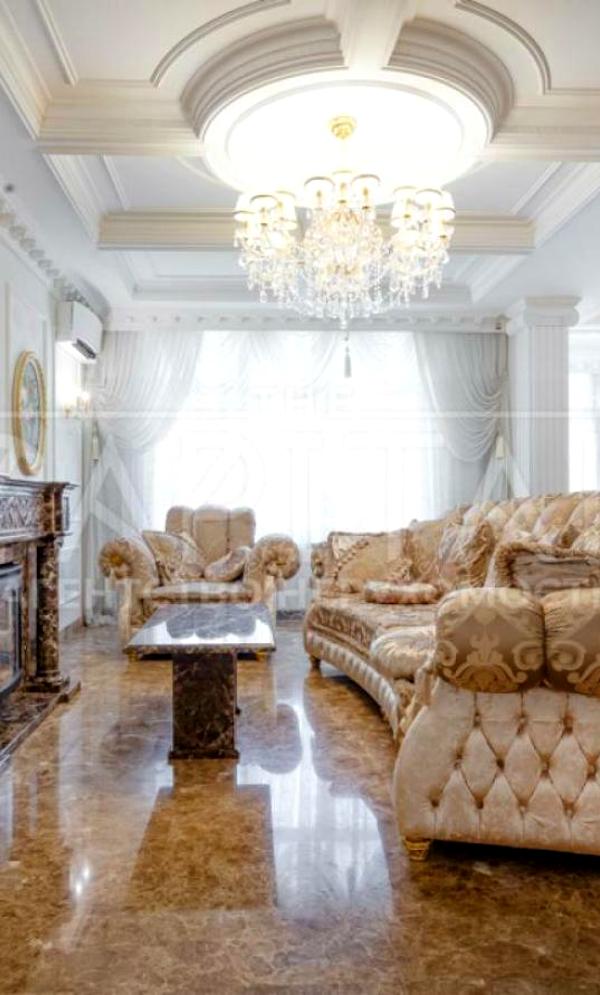 3-Room Apartment in Novopecherski Lipki Complex