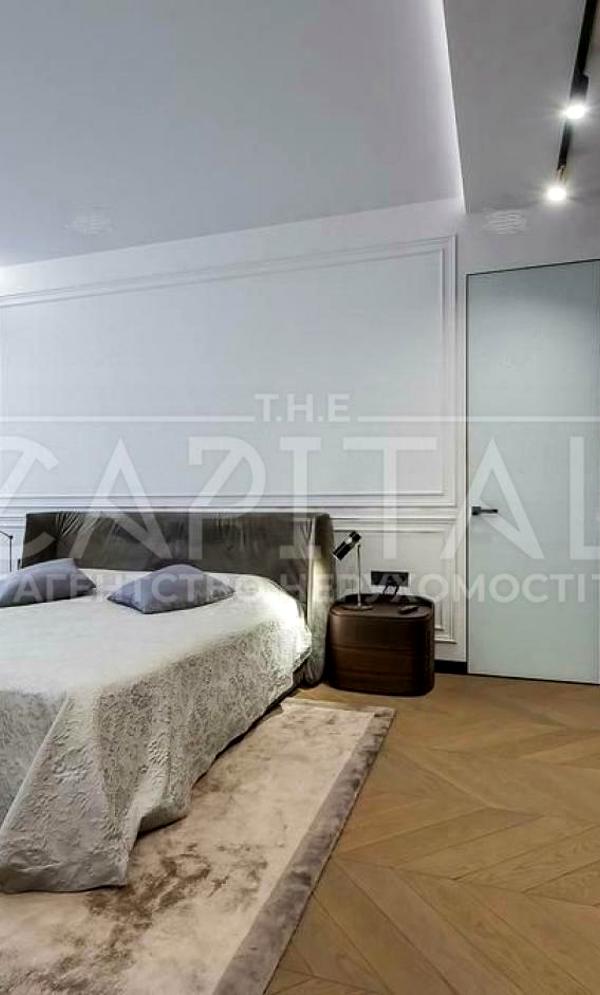 Luxurious 5-Room Designer Apartment in Novopecherski Lipki Residential Complex