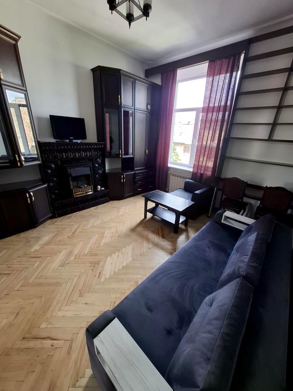 2-Room Apartment in City Center with Modern Renovation
