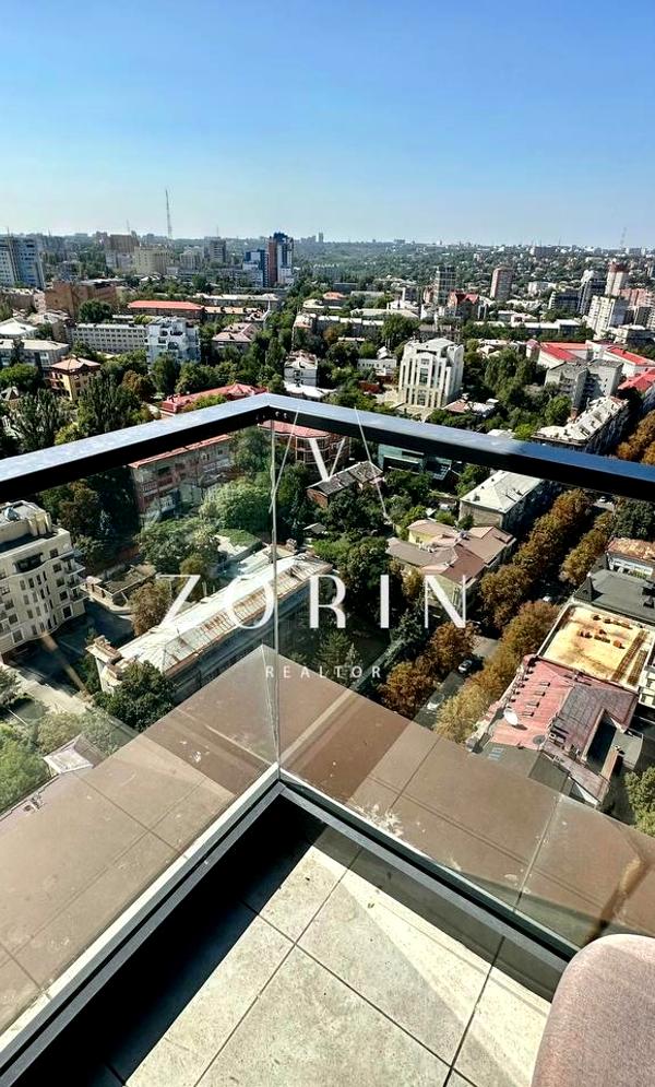 3-Room Apartment in Novodovryansky Complex, Spacious with Designer Renovation