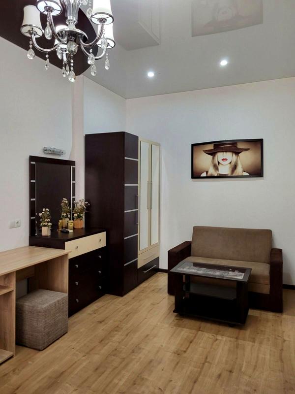 1-Bedroom Apartment in 16 Zhemchuzhina Complex, City View