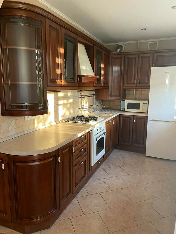3-Room Apartment in Uzhhorod City Center with Parking and Garage