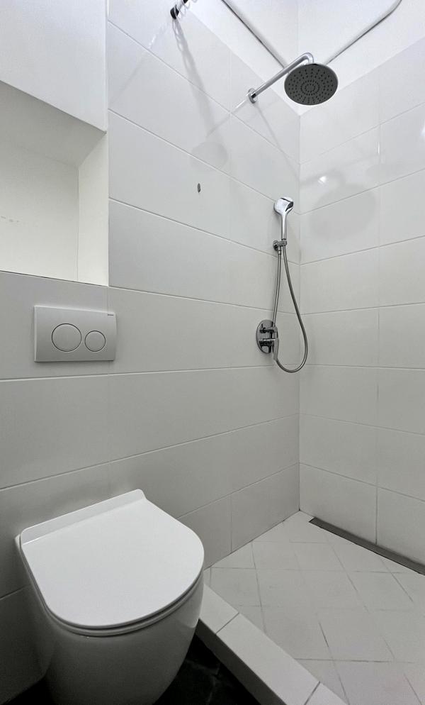 Two-room apartment with high ceilings, gas heating, and balconies
