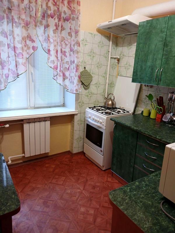 Renovated apartment near Vokzalna metro, fully furnished