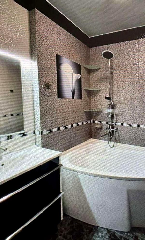 2-Room Apartment in Luxemburg Complex, Family-Friendly