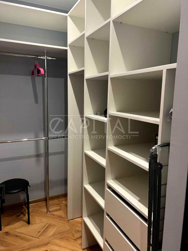 Modern Business-Class Apartment in Kiev City Center