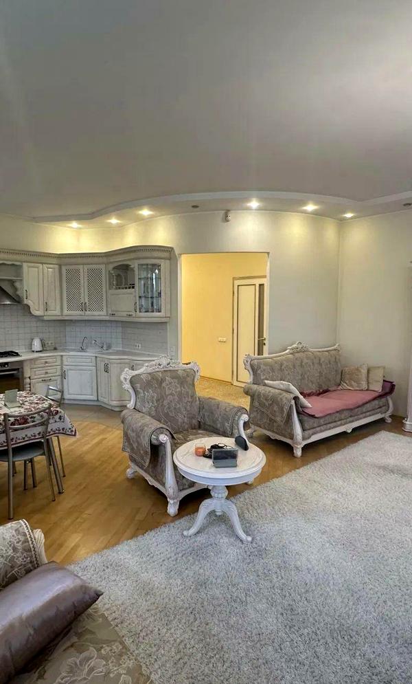 Spacious 4-Room Apartment in Central Kyiv, Near Khreshchatyk