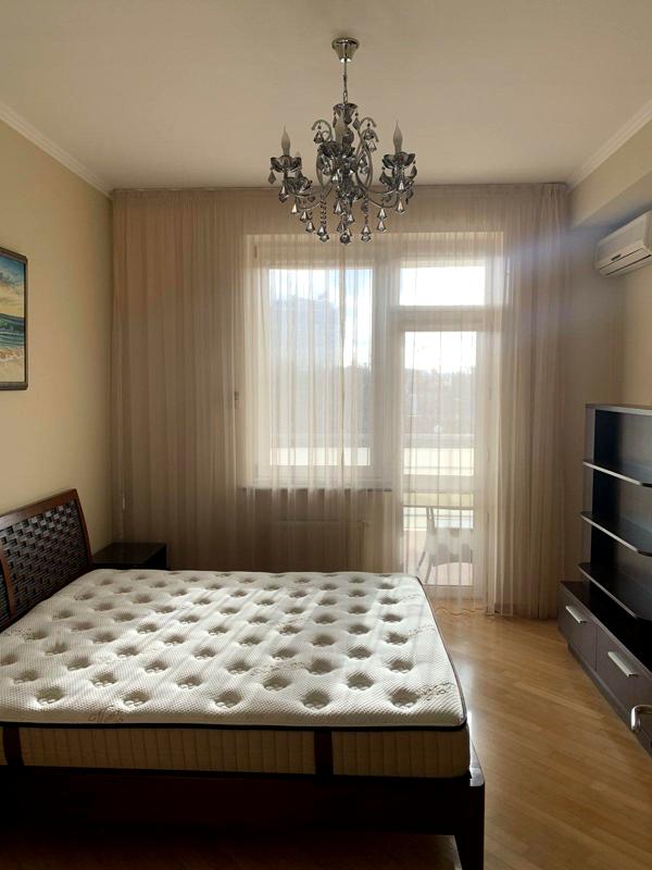 VIP 2-Room Apartment in Arcadia Complex with Pool and Elevator