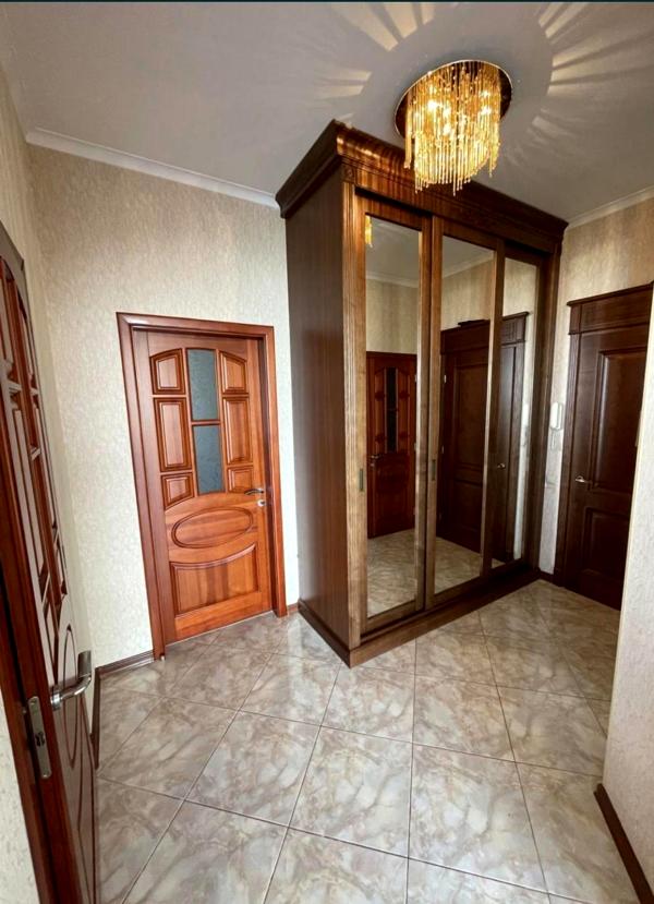 Spacious 4-Room Apartment in City Center with Panoramic Views