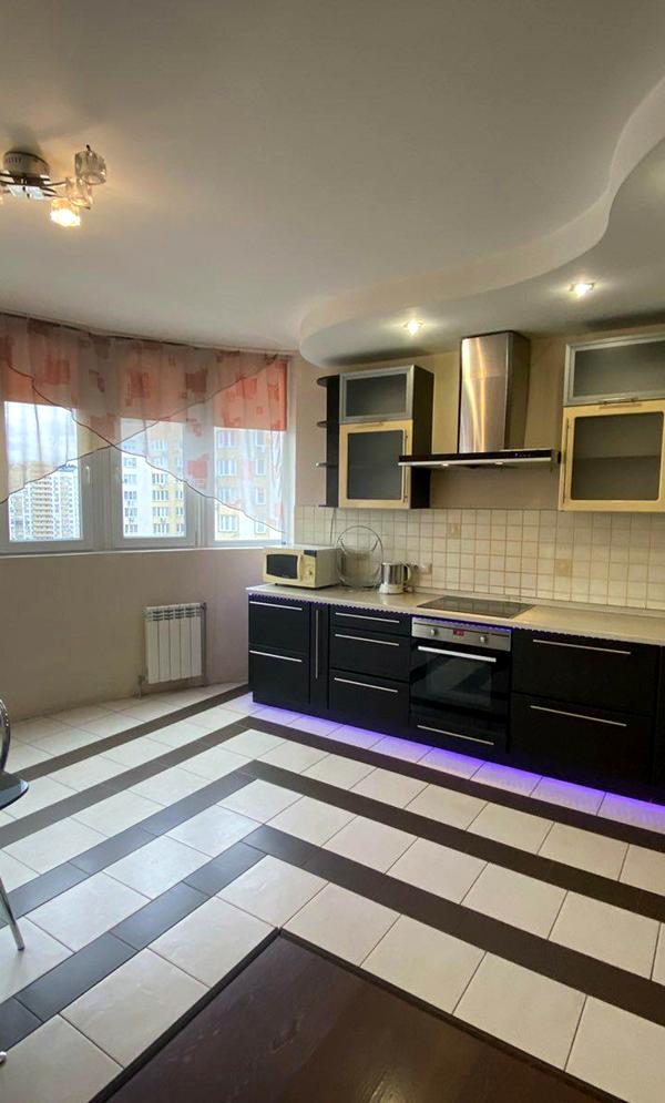 2-Room Apartment near Osokorky Metro with Designer Renovation