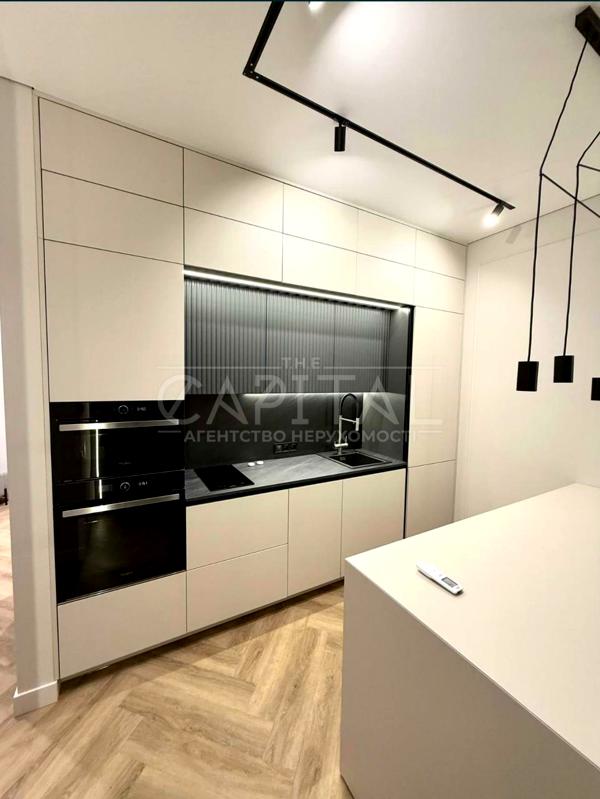 Designer Renovation Apartment in Manhattan Residential Complex