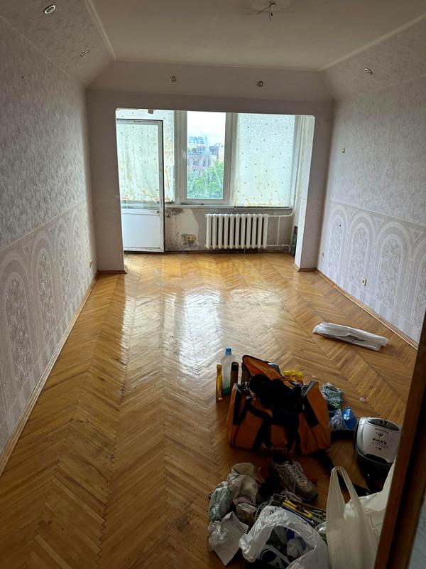 2-Room Apartment in Prime Location - Andriia Holovka Street, Kyiv