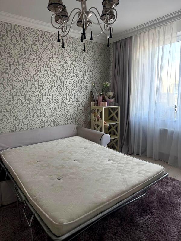 1-Bedroom Apartment on Viacheslava Chornovola Street, 15th Floor with Smart Amenities