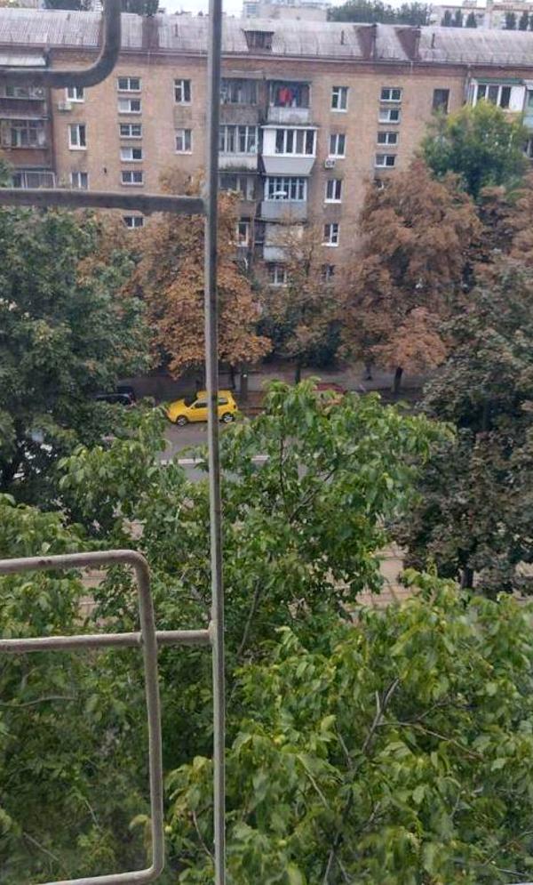 2-Room Apartment near Lukyanivska Metro with Balcony