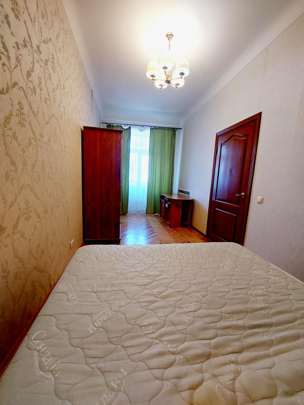 2-Room Apartment in Kyiv City Center, Near Maidan Nezalezhnosti Metro